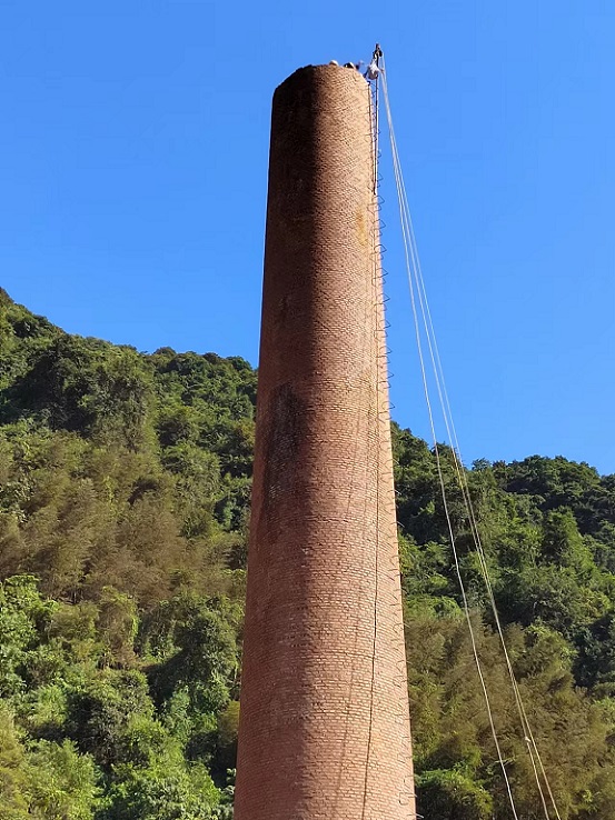 煙囪拆除公司:專業(yè)技術(shù)的保障,創(chuàng)新服務(wù)的體現(xiàn)